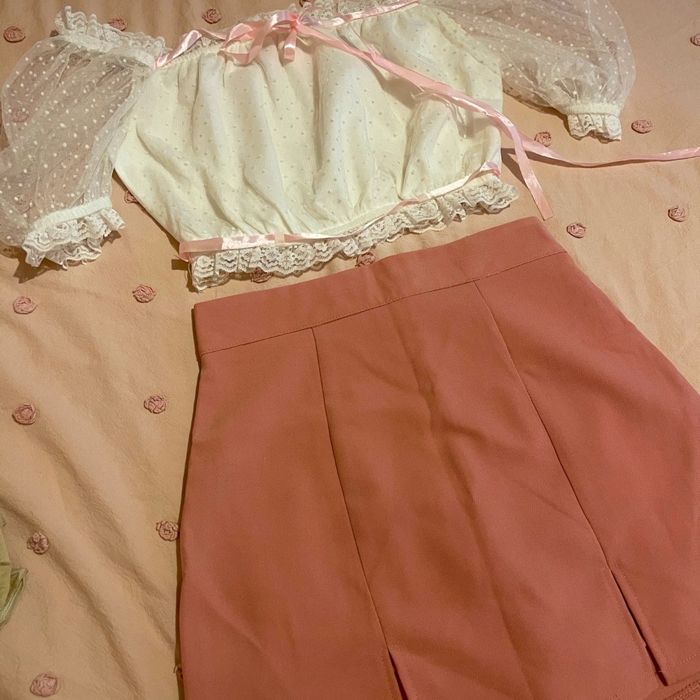 cute white top and pink skirt🌸